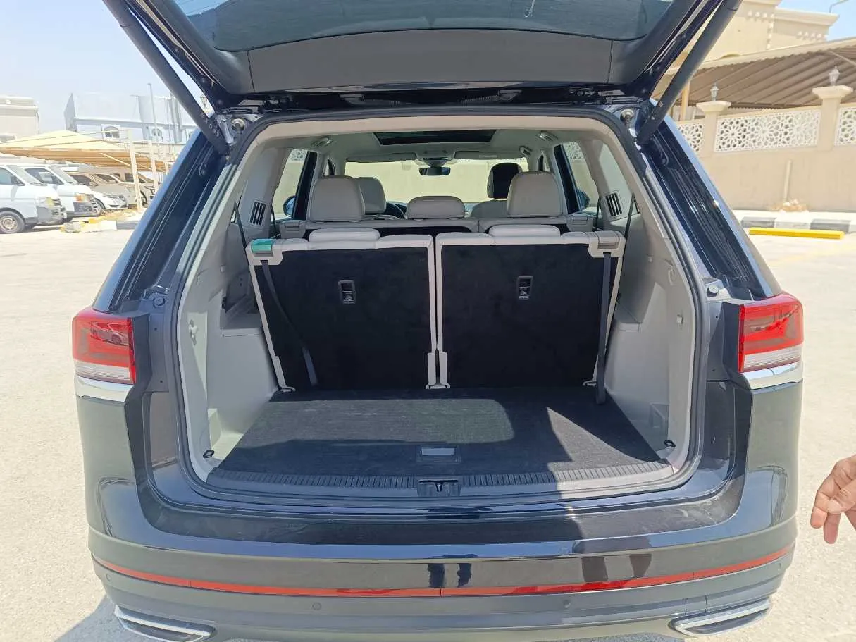 Car image 24
