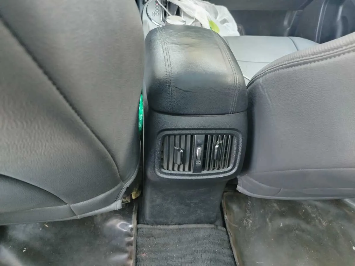 Car image 31
