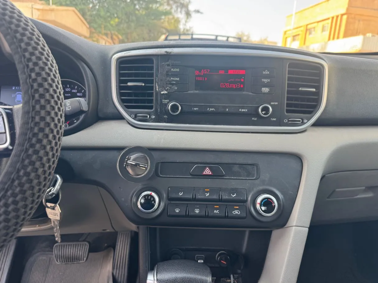 Car image 16