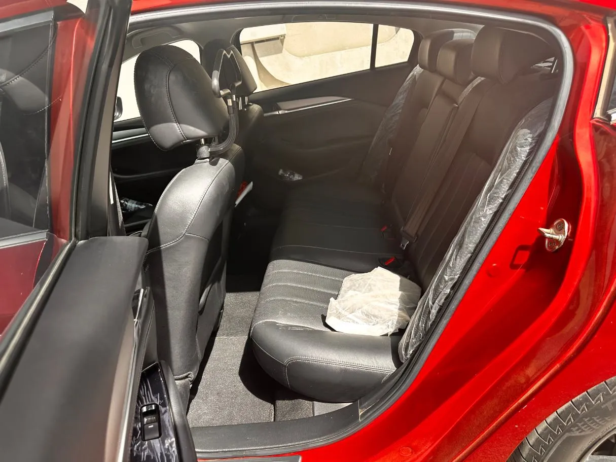 Car image 15