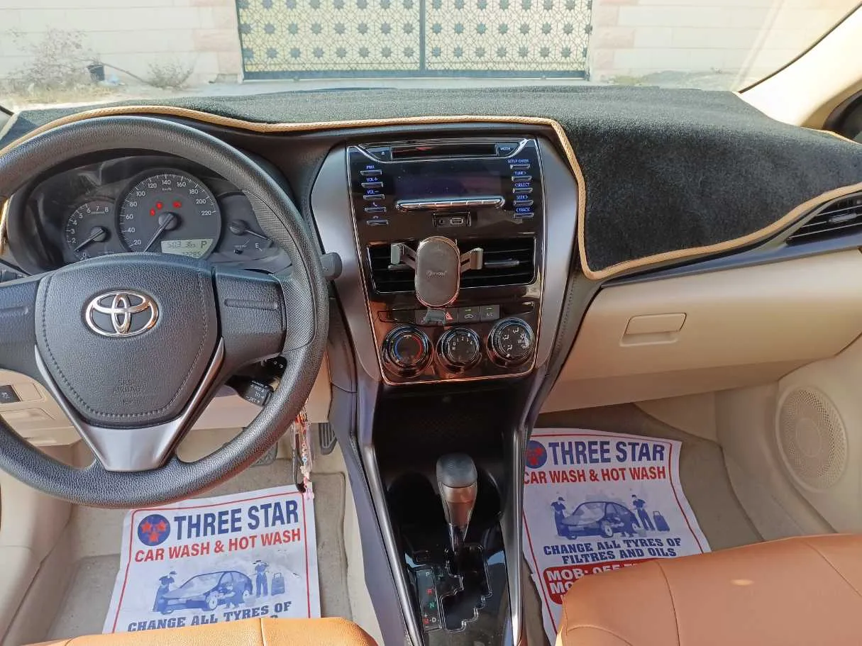 Car image 17