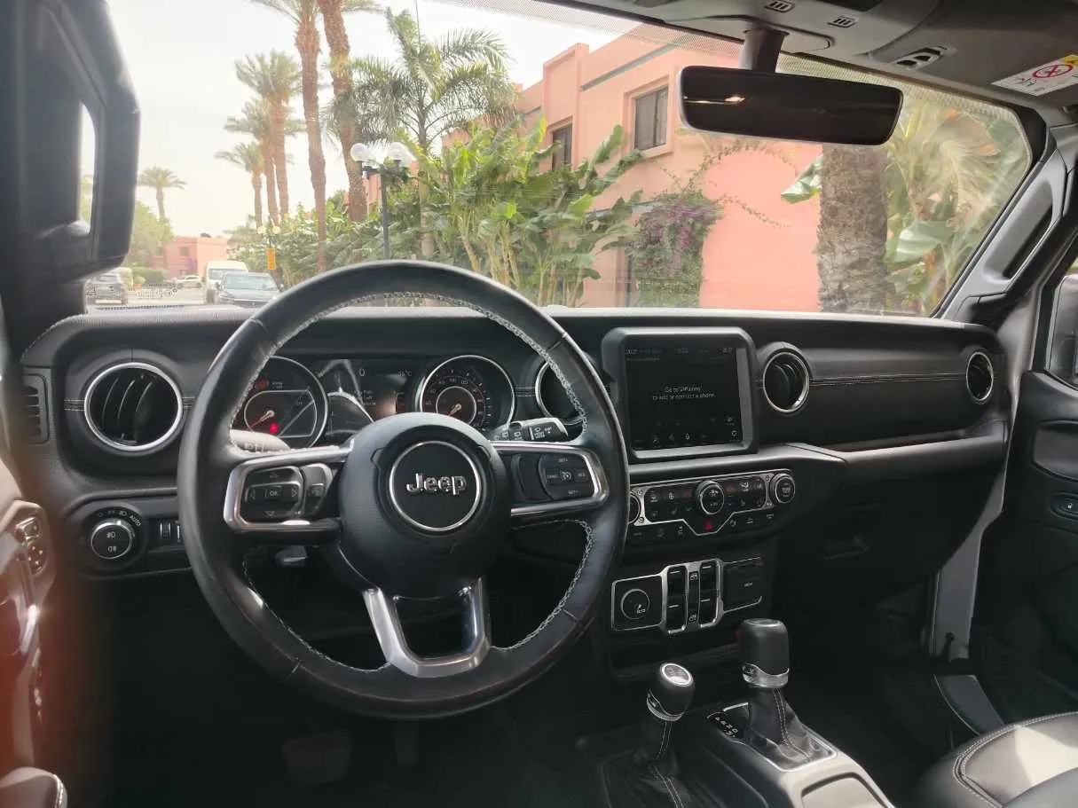 Car image 33