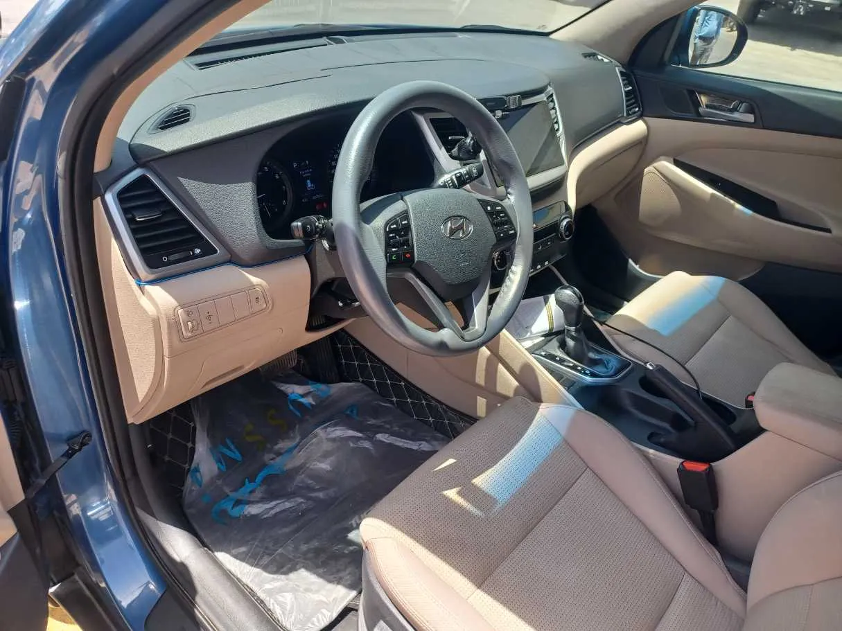 Car image 11