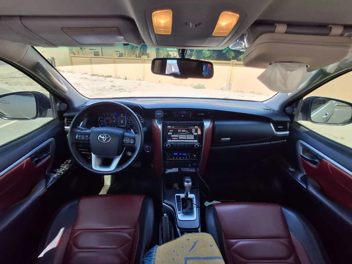Car image 14