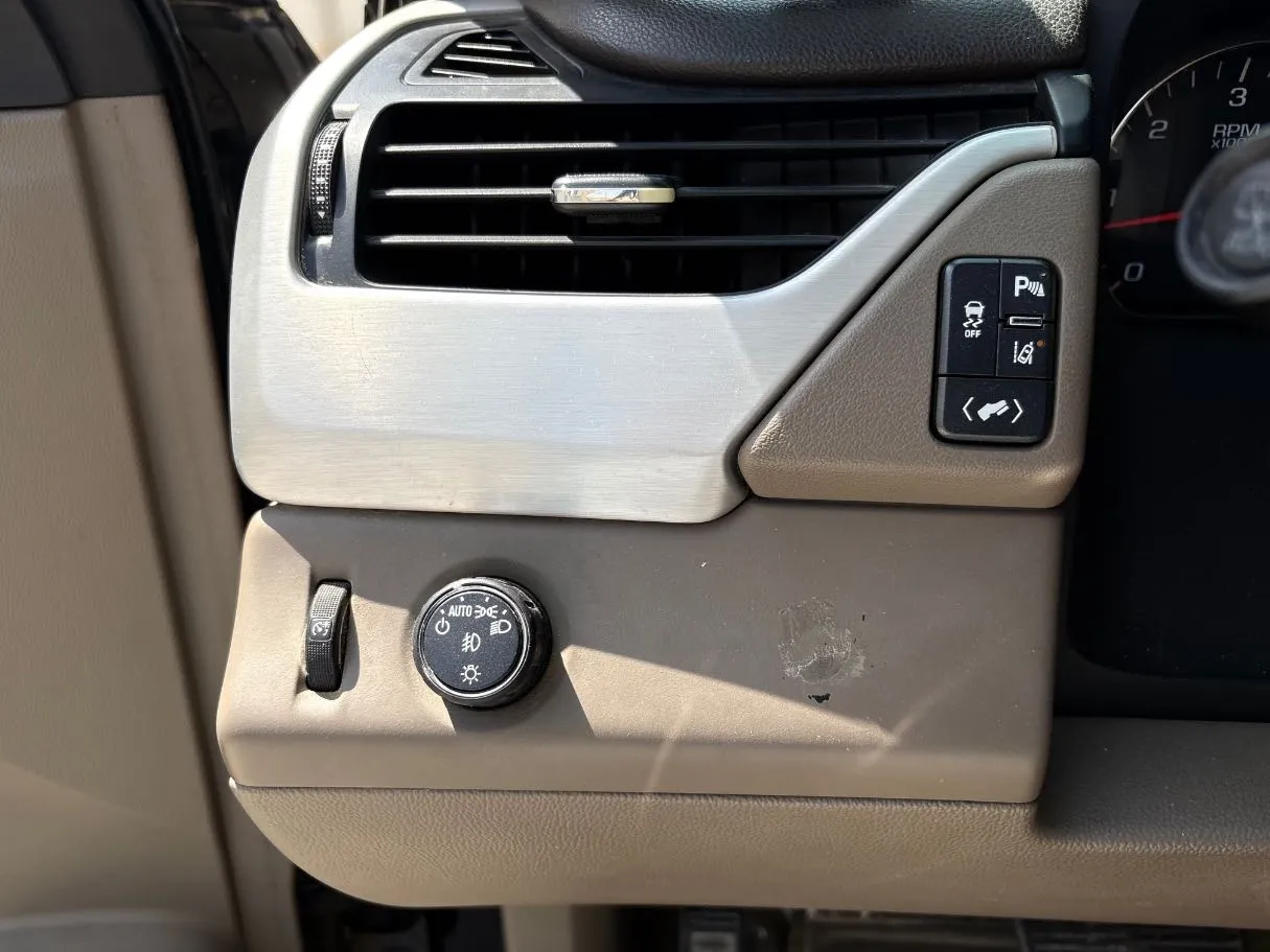 Car image 26
