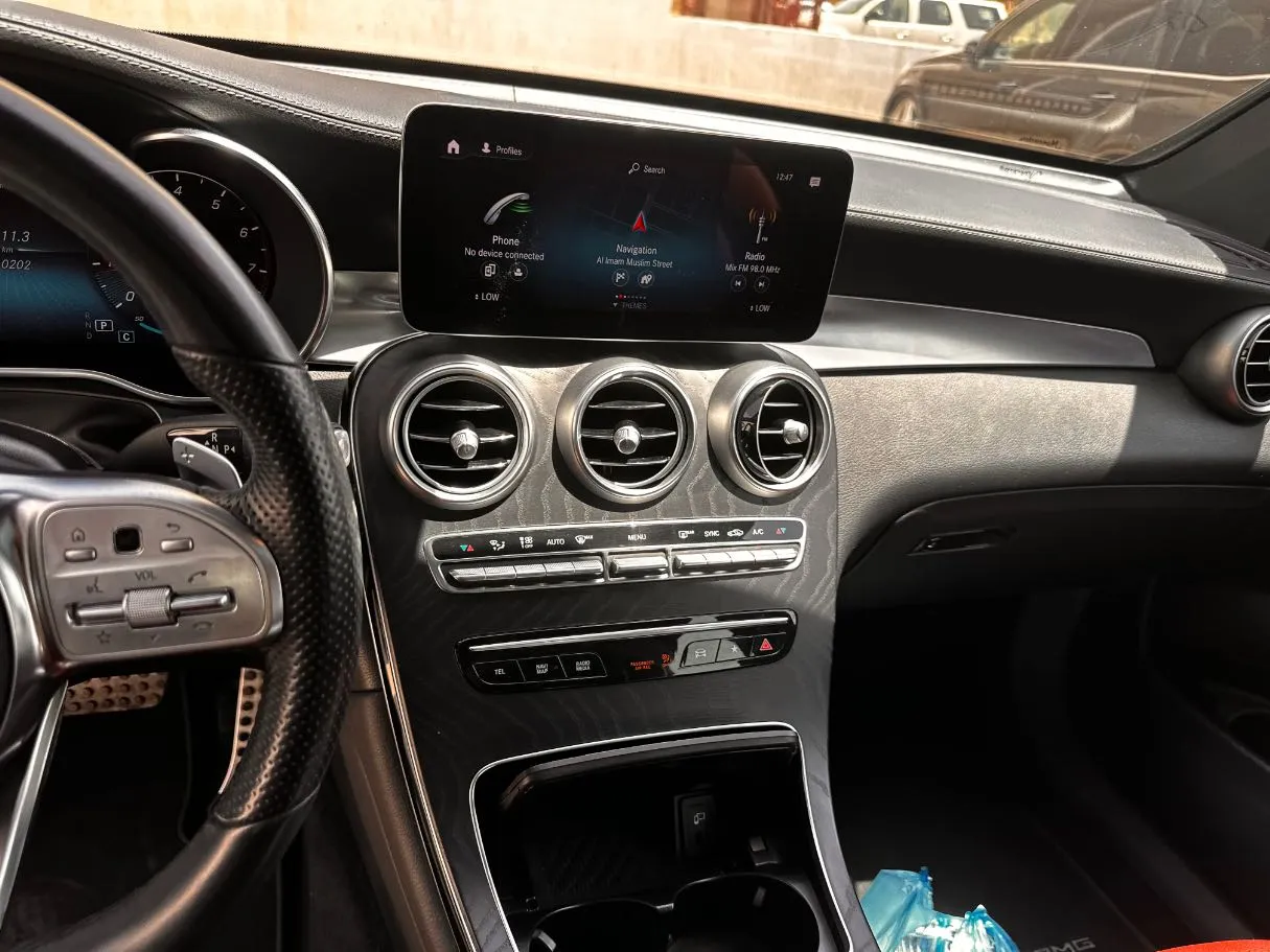 Car image 19