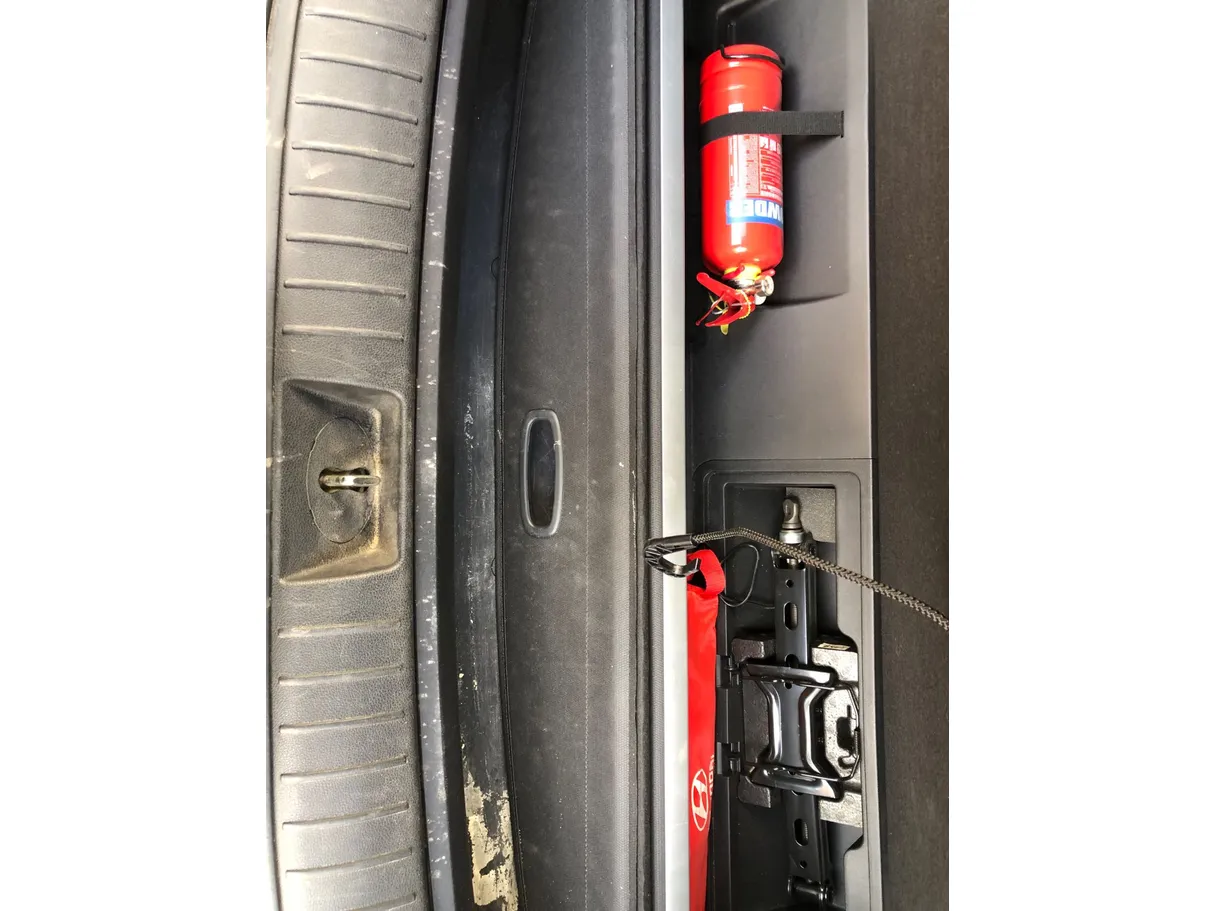 Car image 23