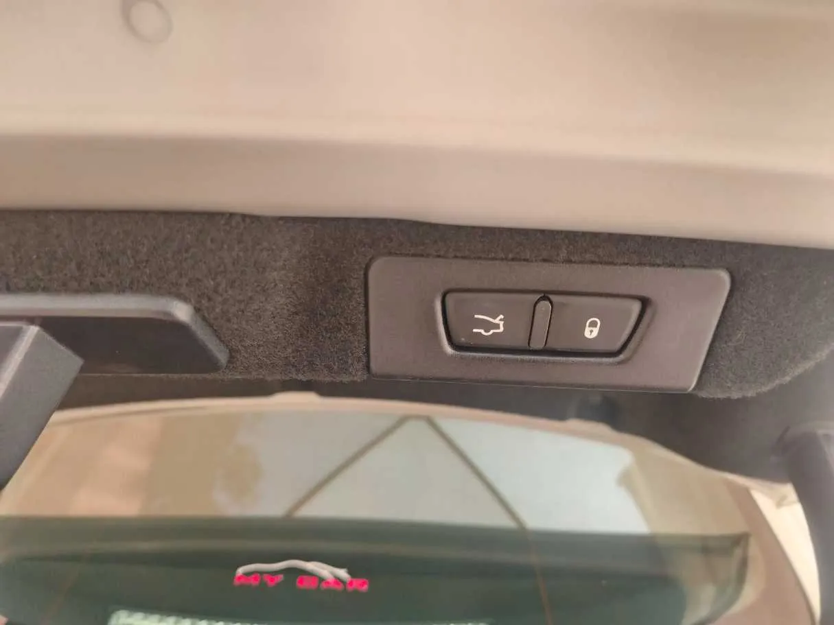 Car image 29
