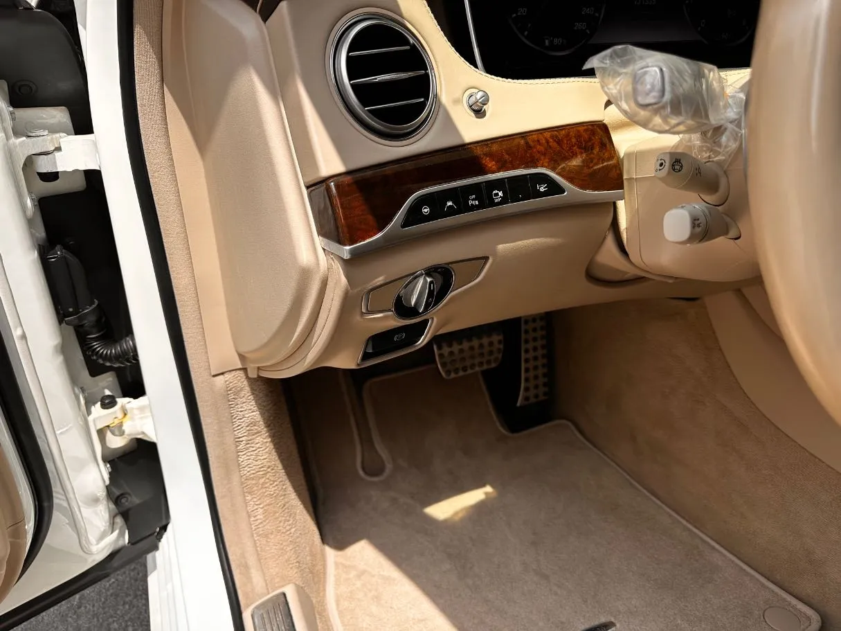 Car image 24