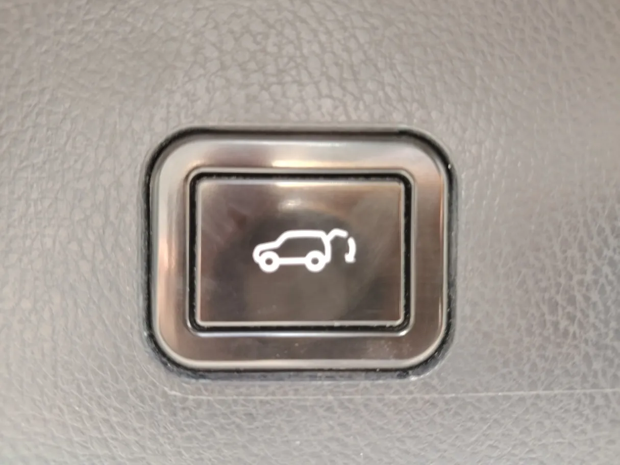 Car image 27