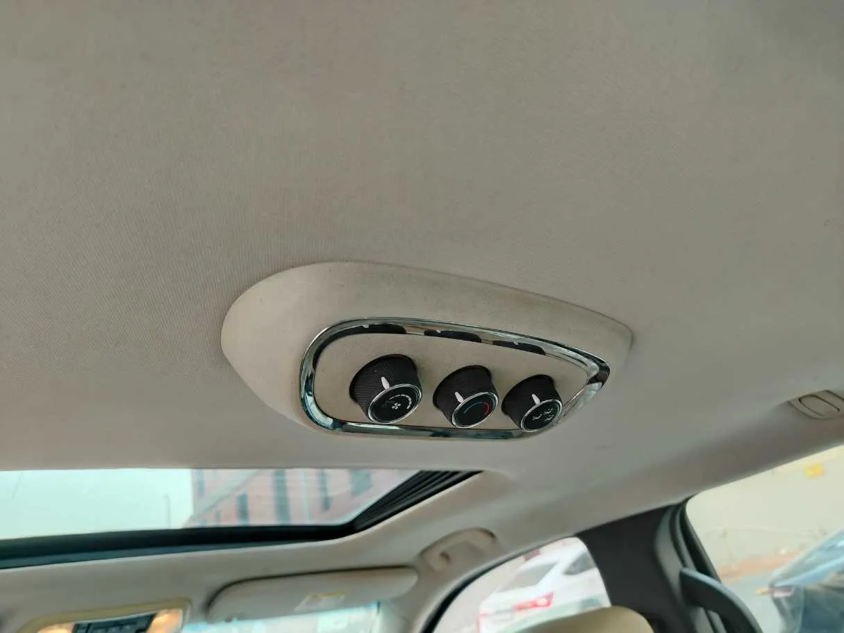 Car image 40