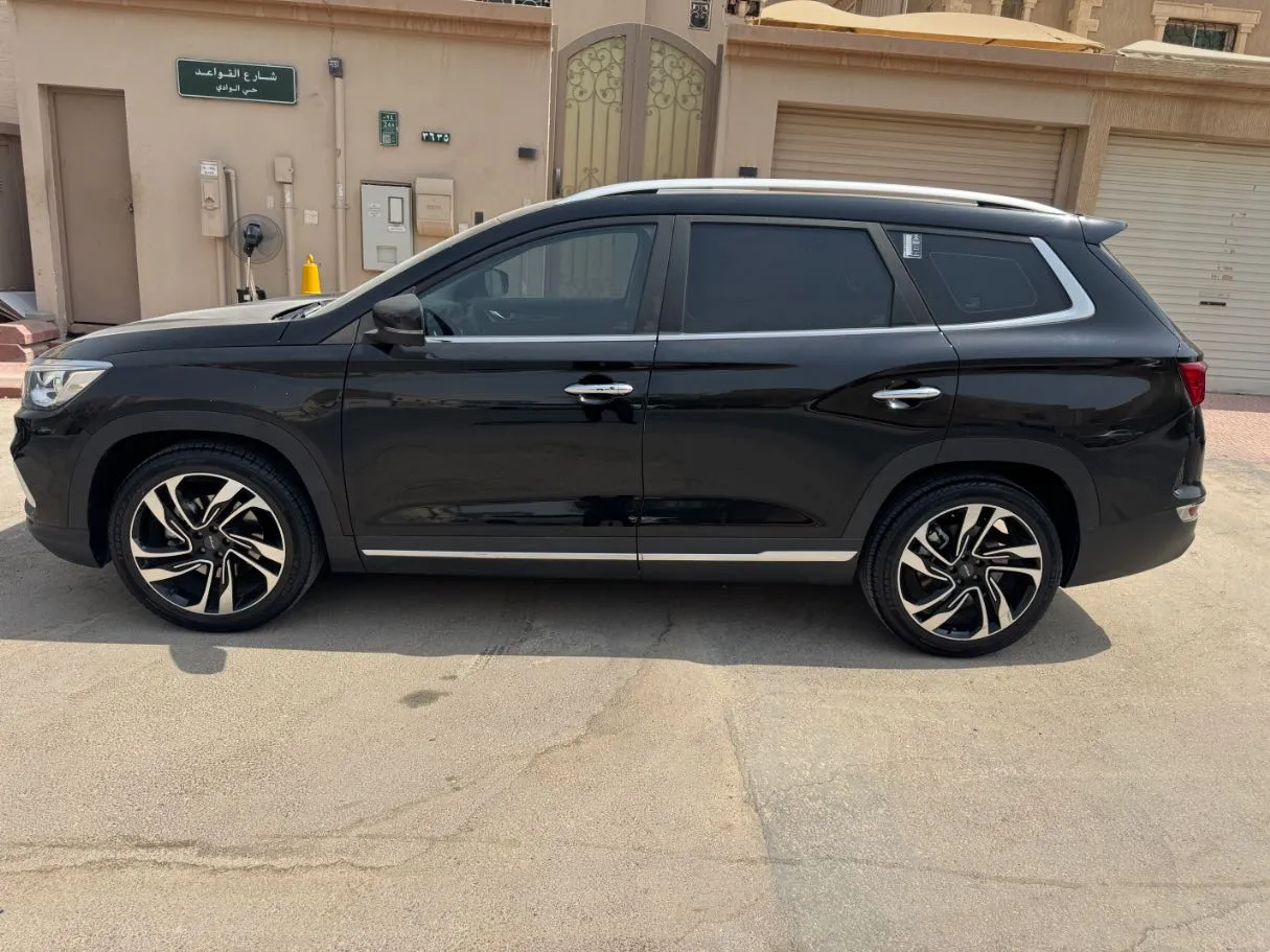 Car image 8