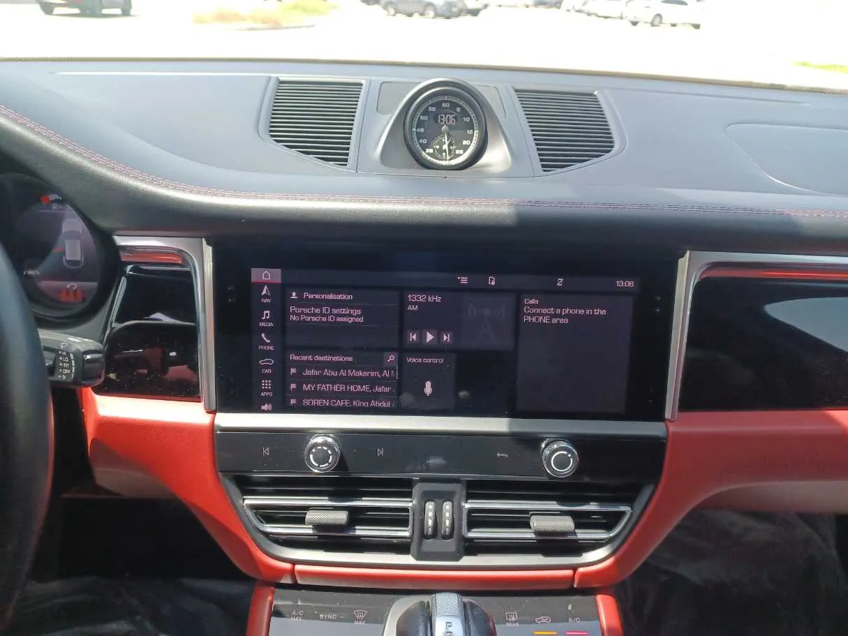 Car image 15