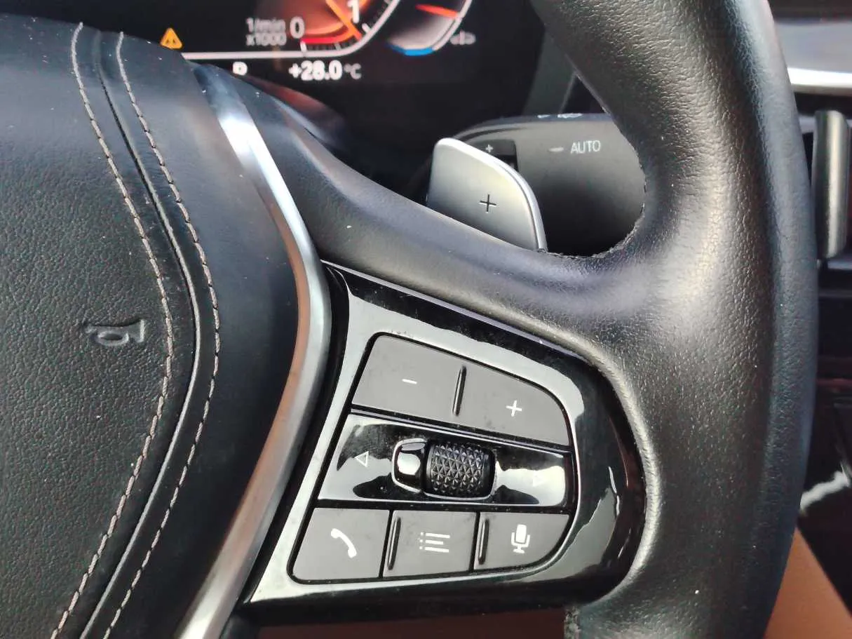 Car image 32