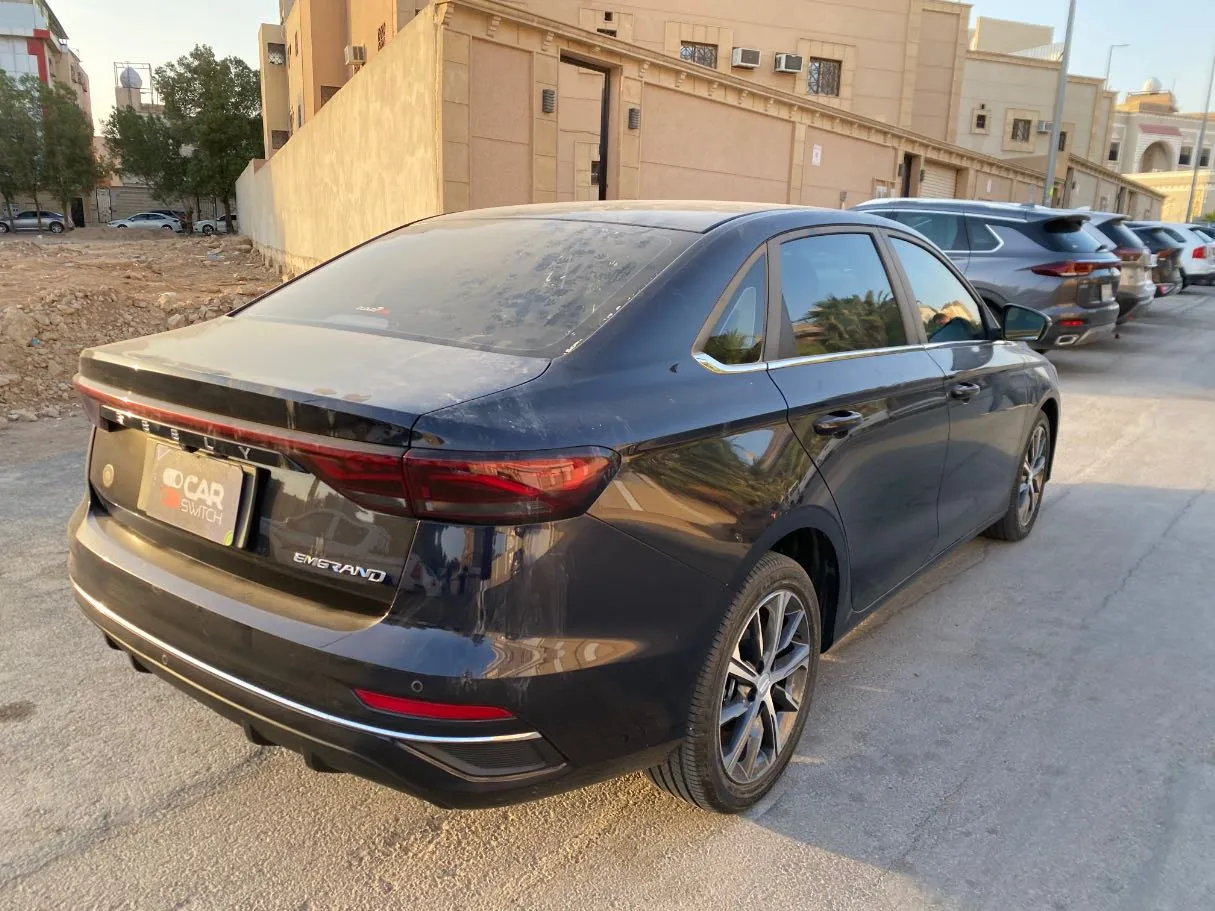 Car image 5
