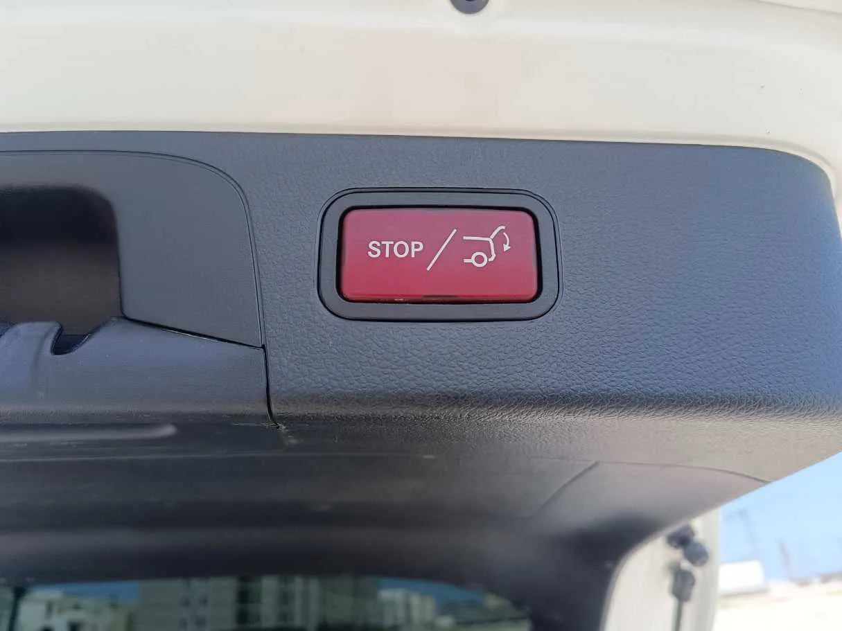 Car image 29