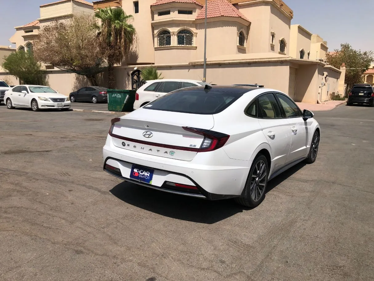 Car image 5