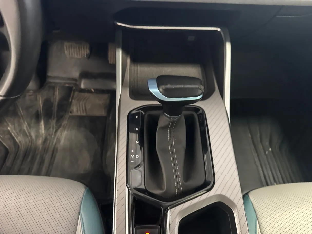 Car image 13