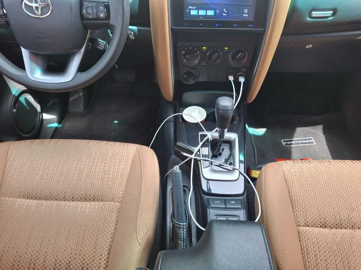 Car image 15