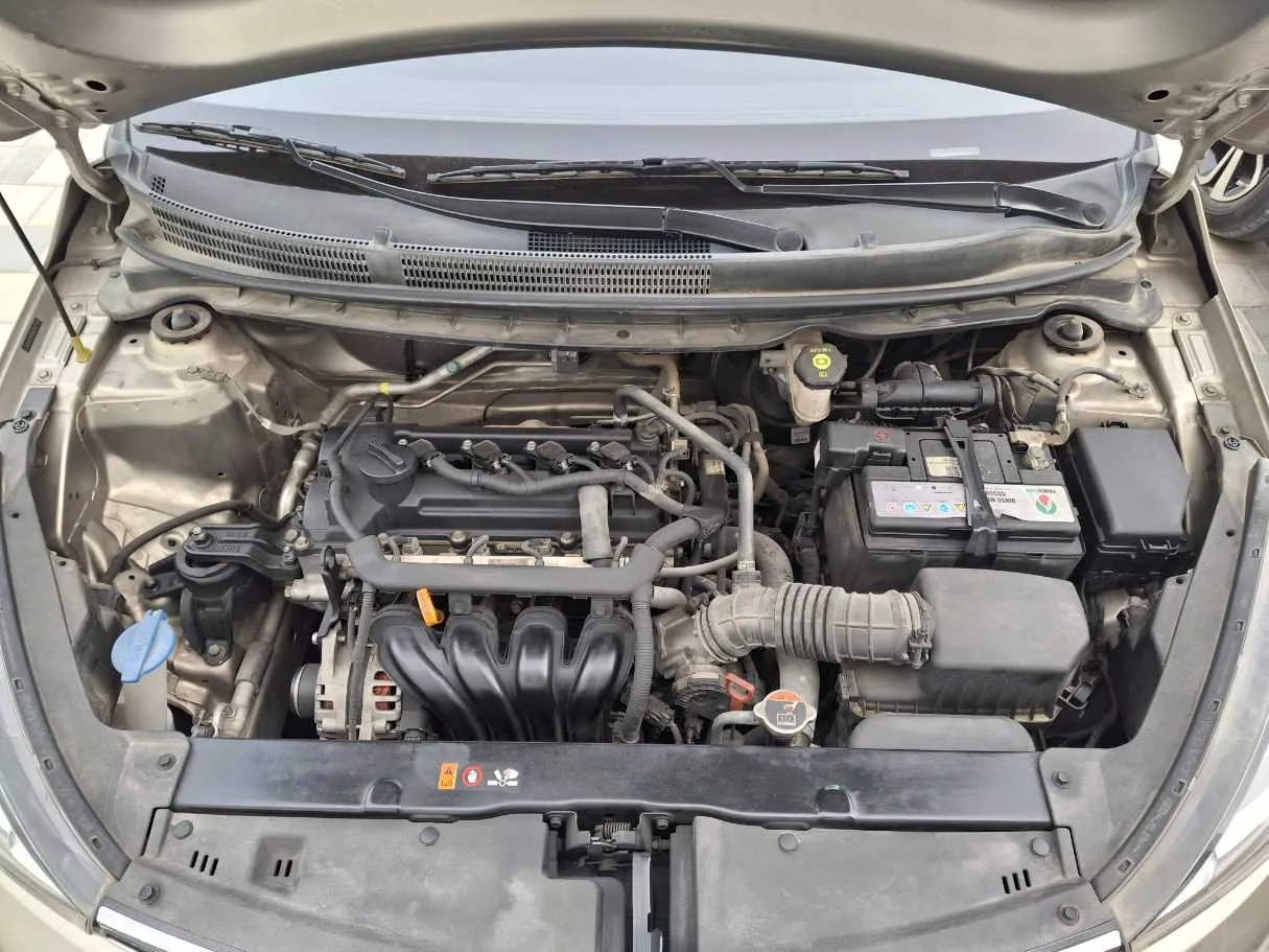 Car image 18