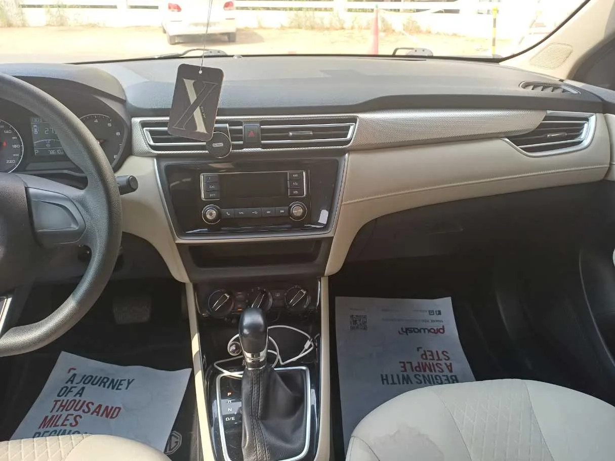 Car image 16