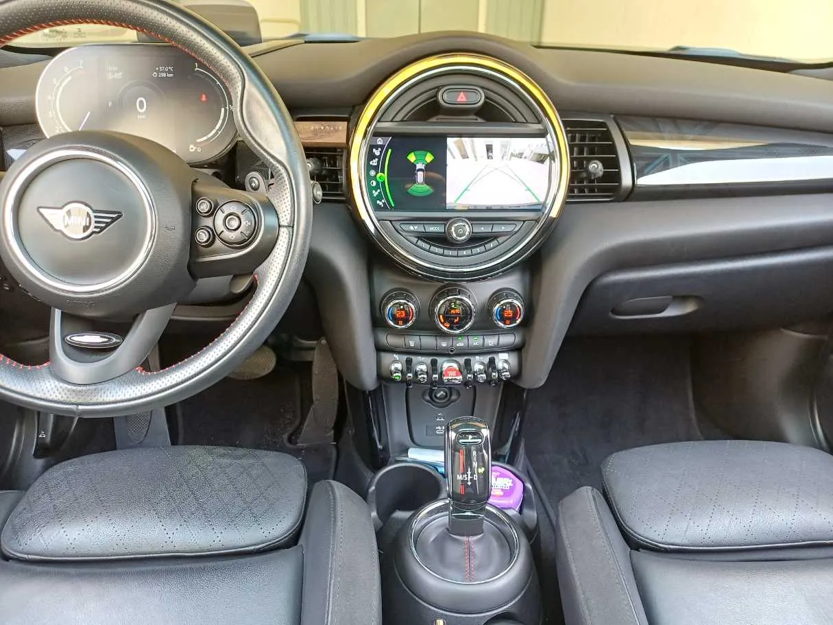 Car image 18