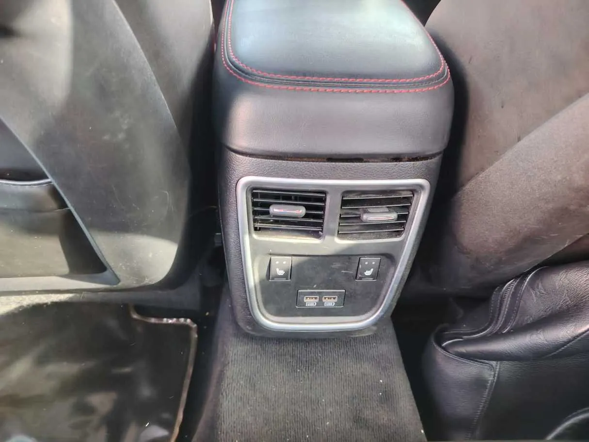 Car image 35