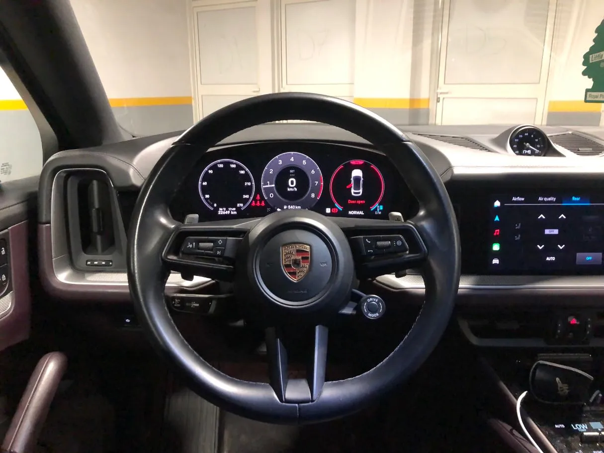 Car image 17