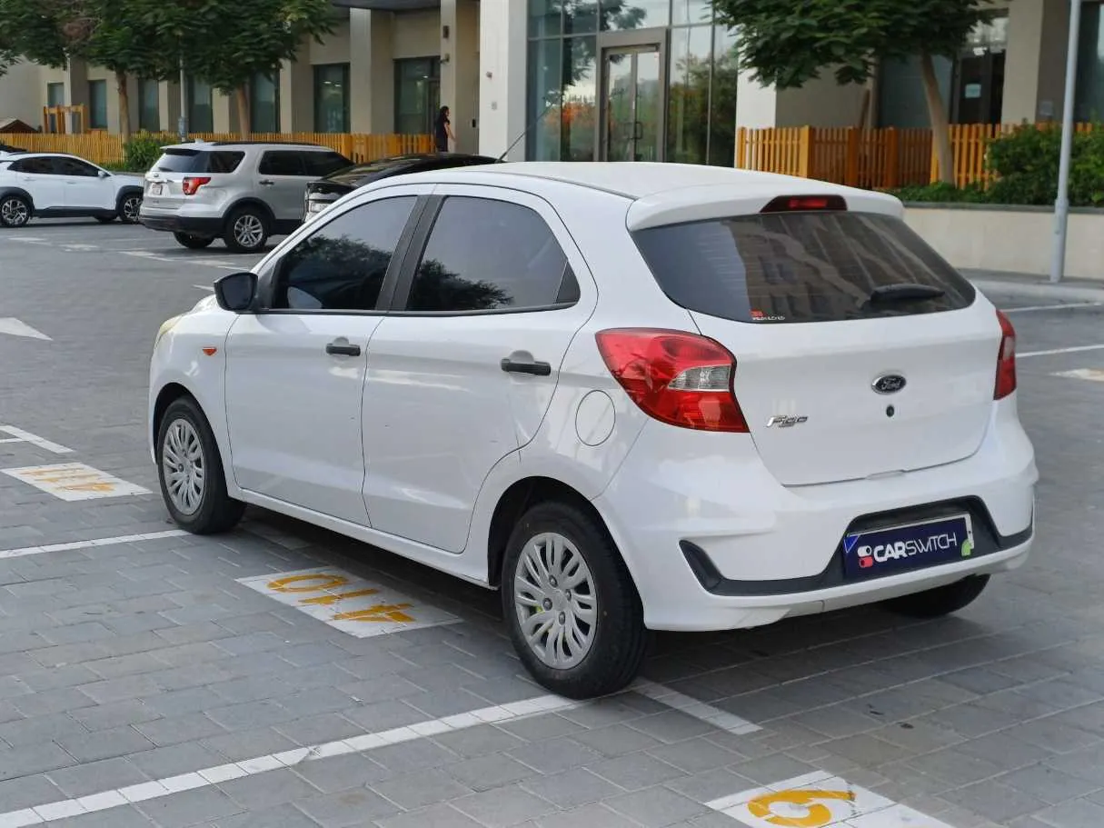 Car image 5