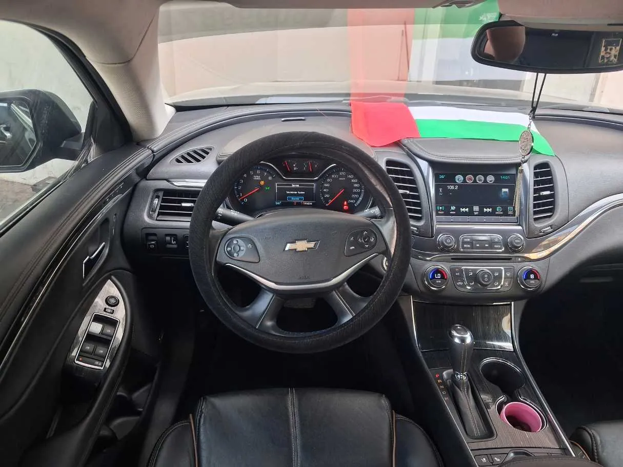 Car image 19