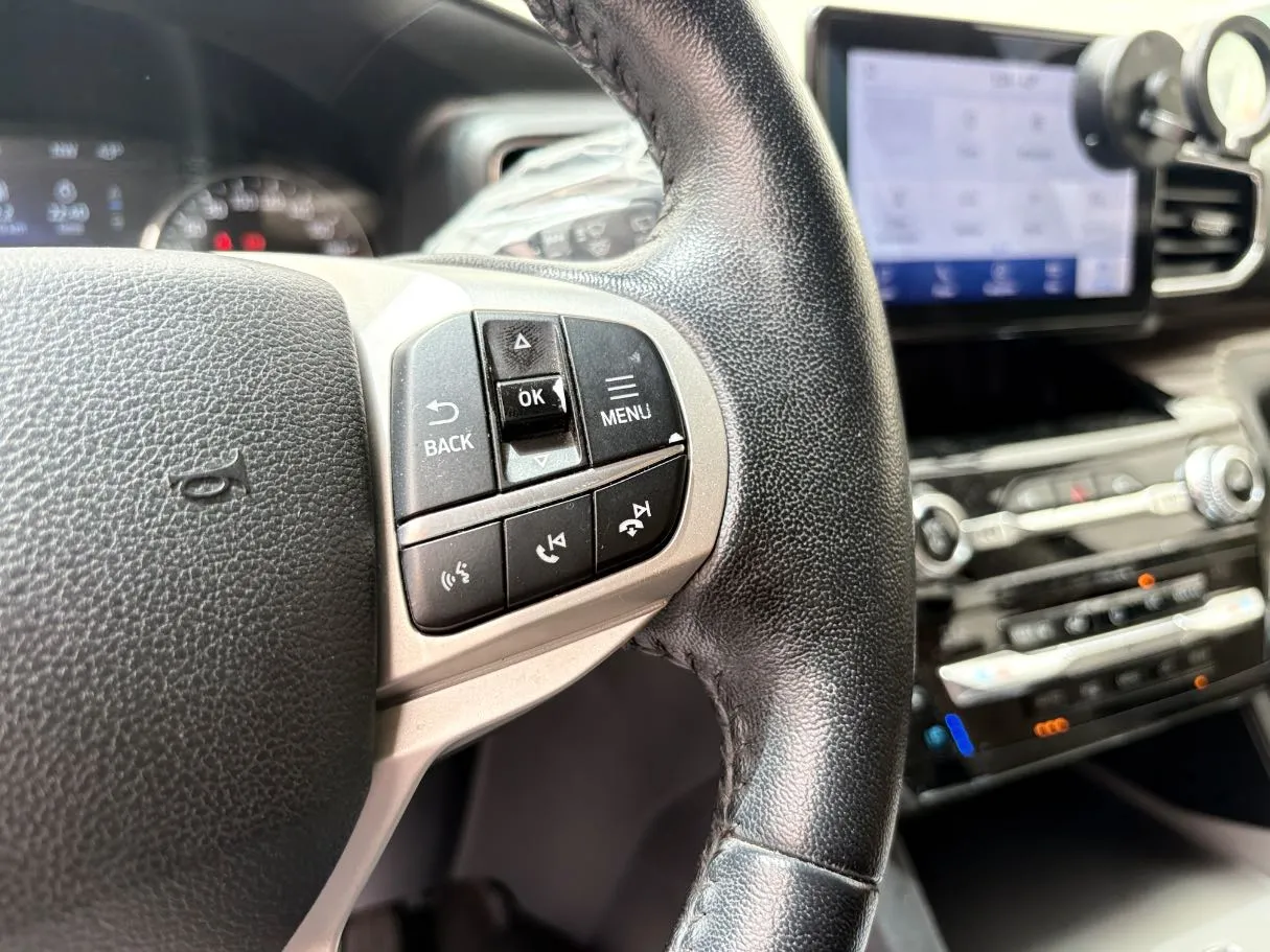Car image 27
