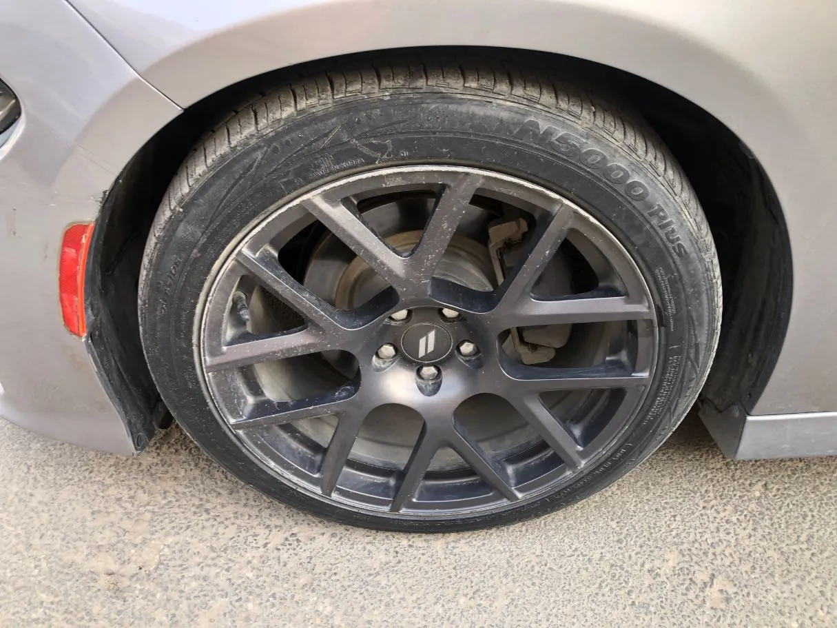 Car image 10