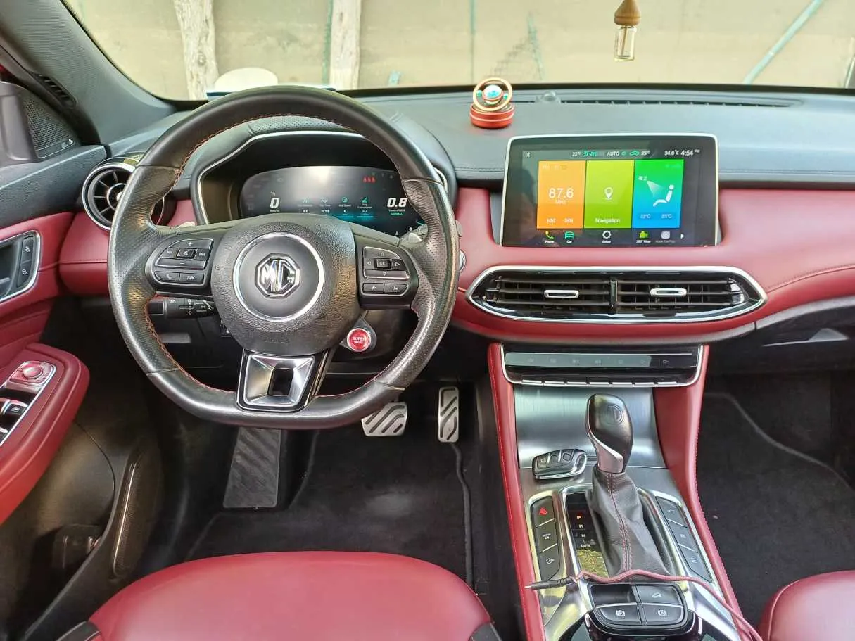 Car image 16