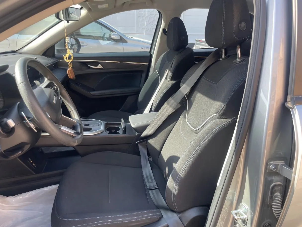Car image 13