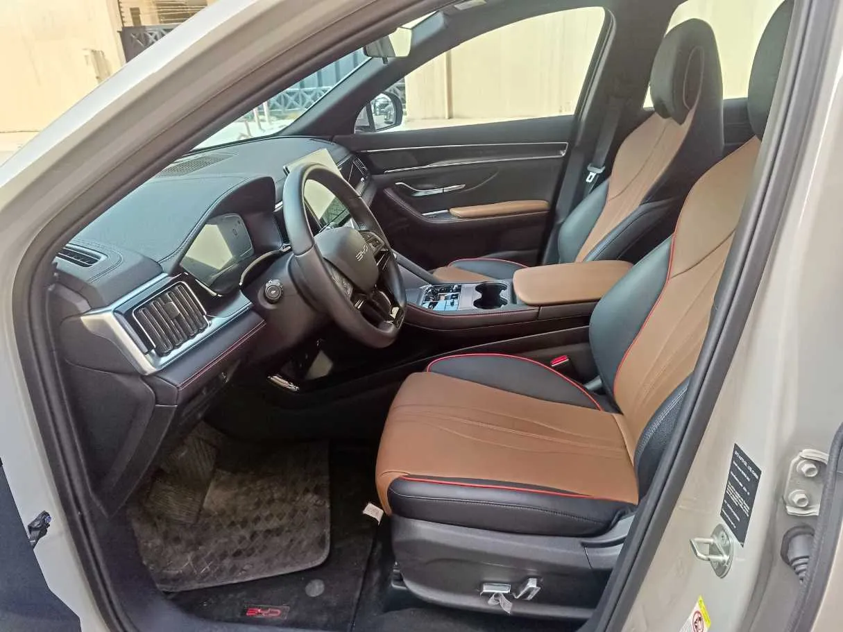 Car image 15