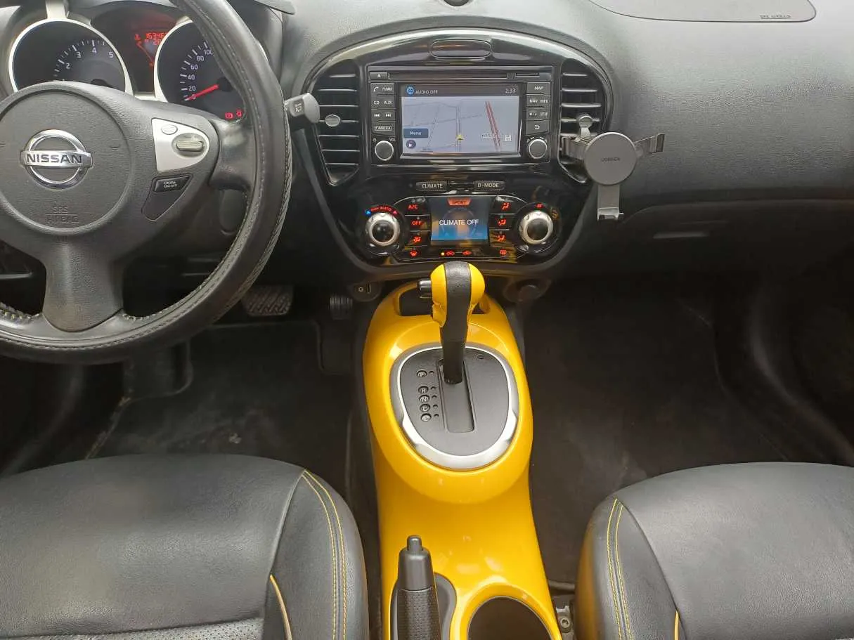 Car image 15