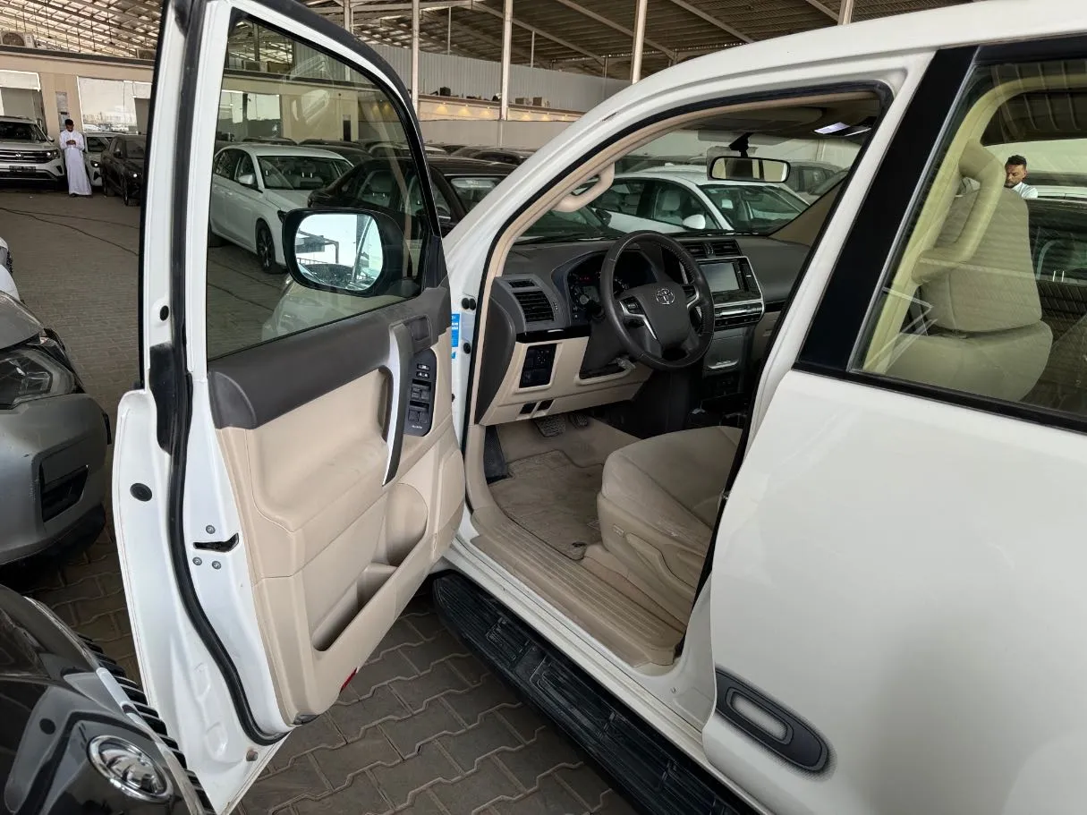 Car image 8