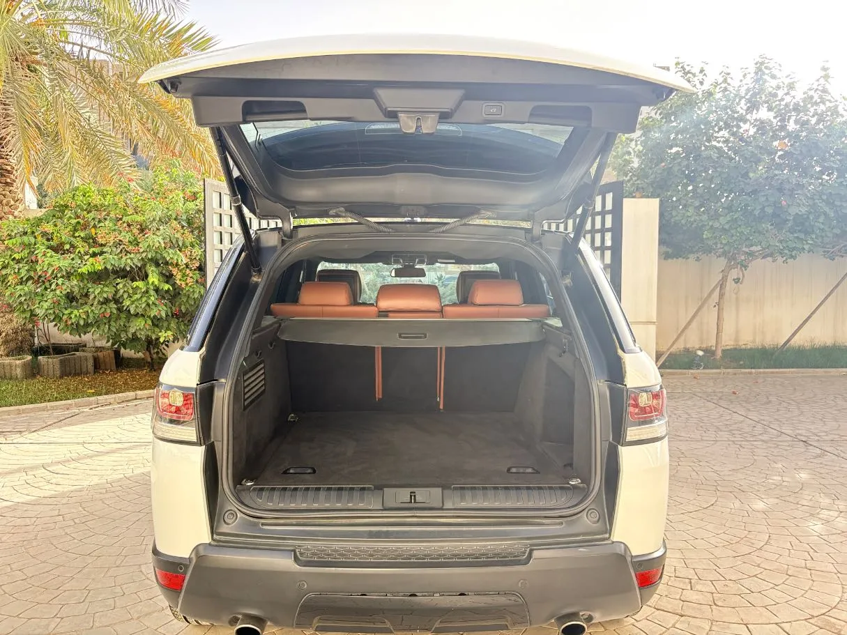 Car image 24