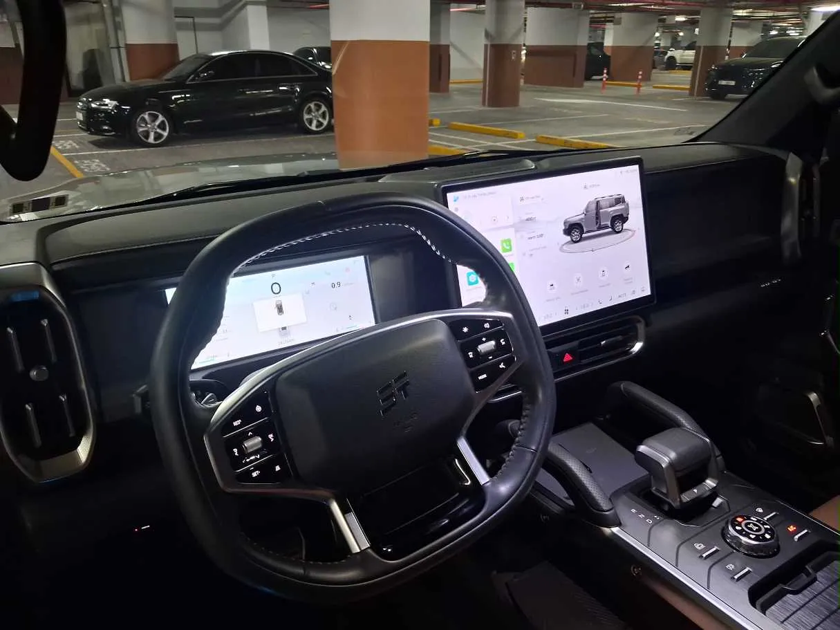 Car image 14