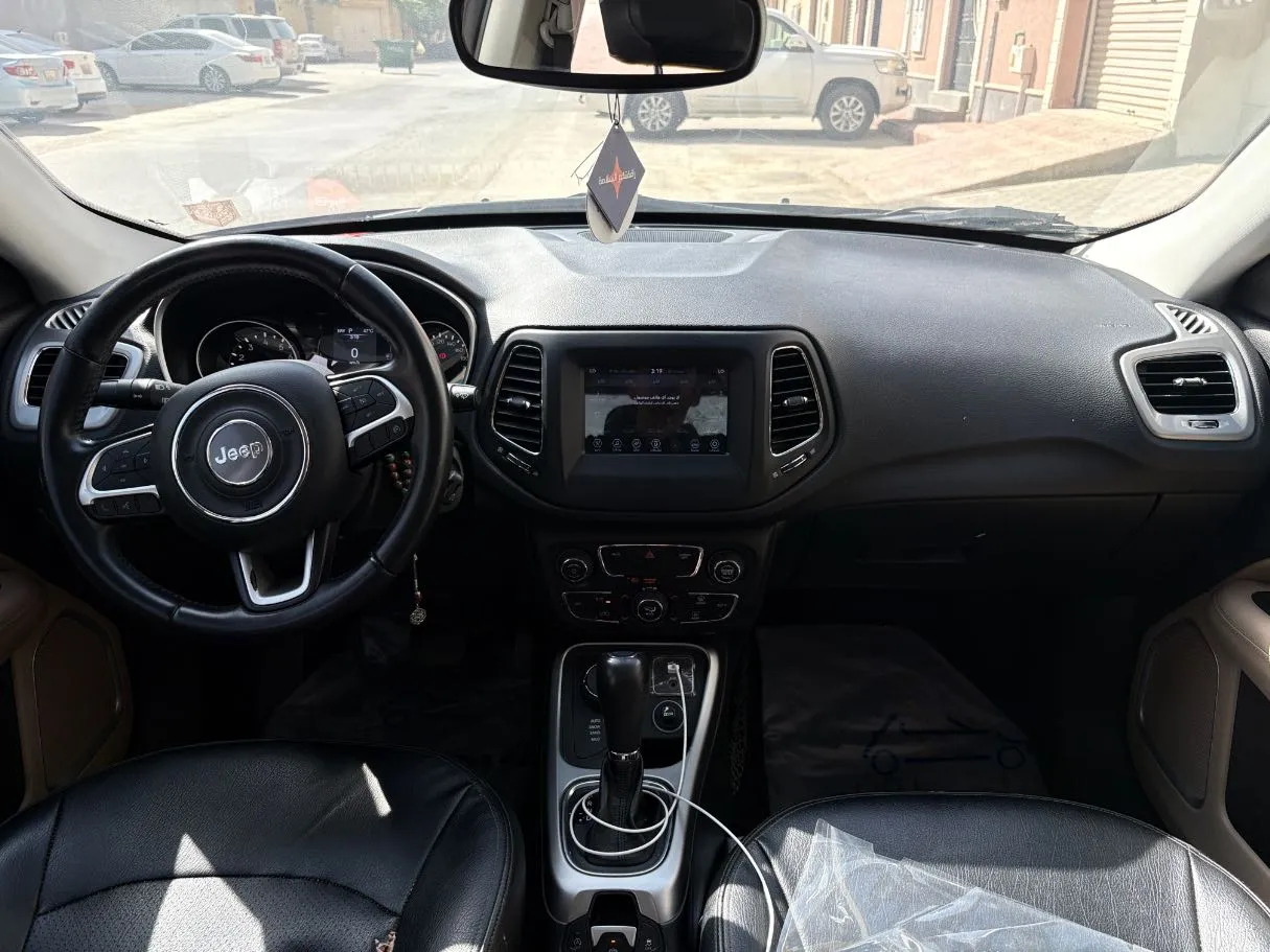 Car image 18