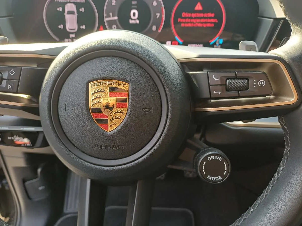 Car image 23