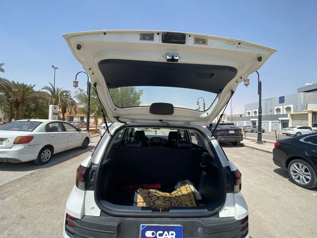 Car image 18