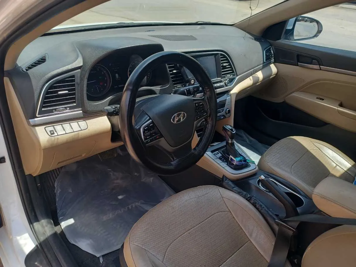 Car image 11