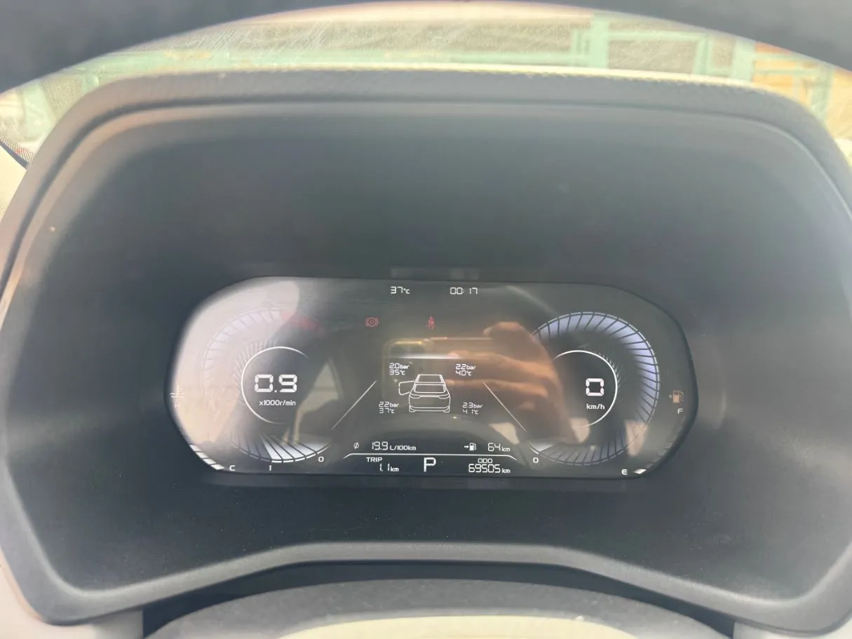 Car image 10