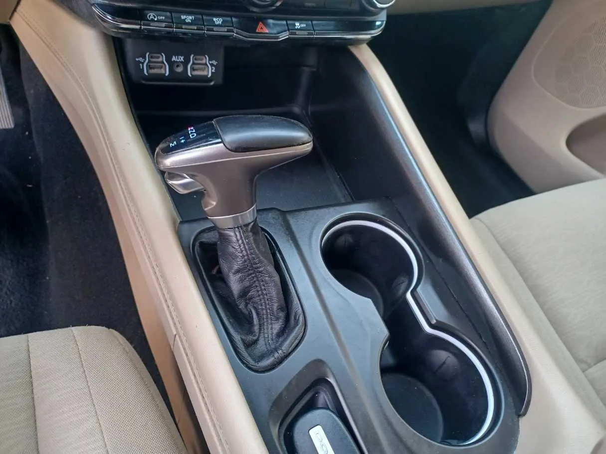 Car image 17