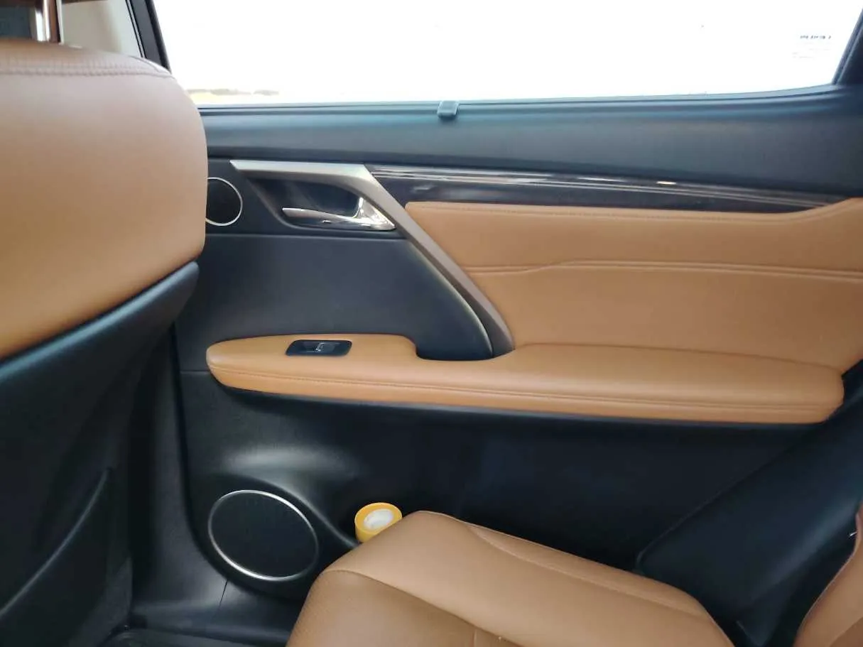 Car image 32