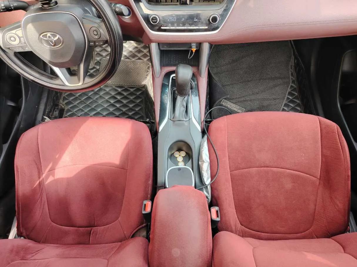 Car image 19