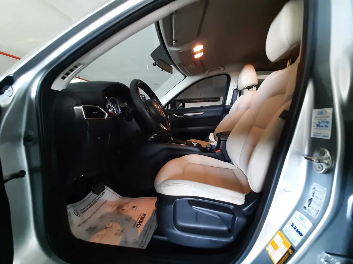 Car image 12