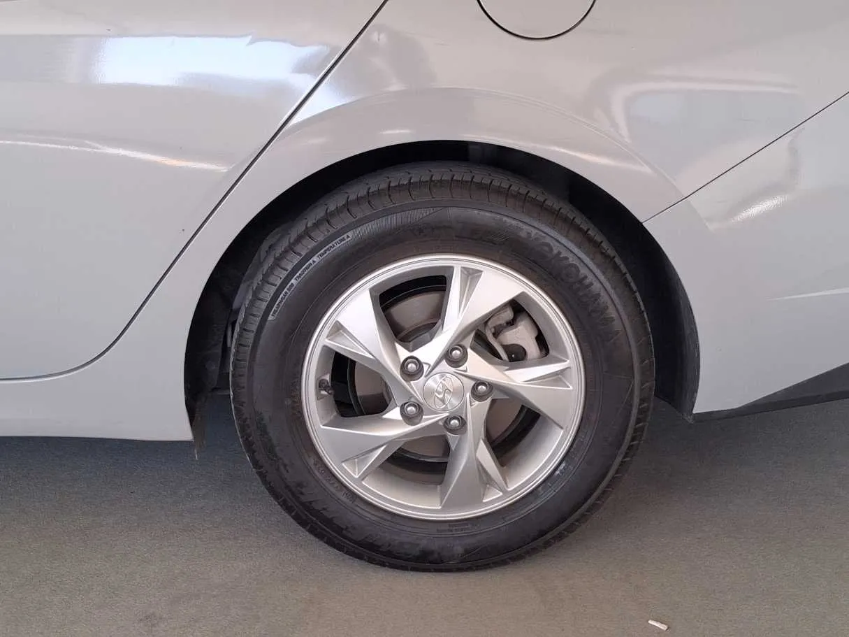Car image 9