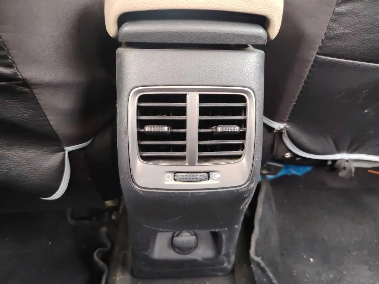 Car image 26